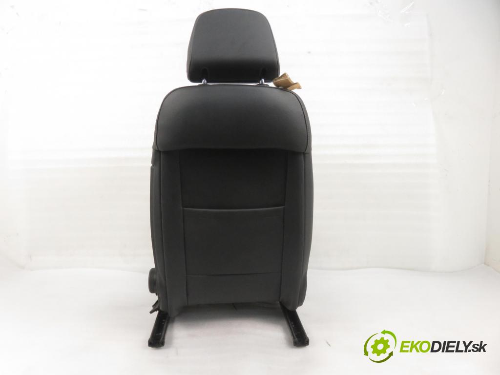 OPEL VECTRA C Kombi (Z02) KOMBI 2007 135,00 3.0 V6 CDTI - Z 30 DT 2959,00 Sedadlo šoféri 