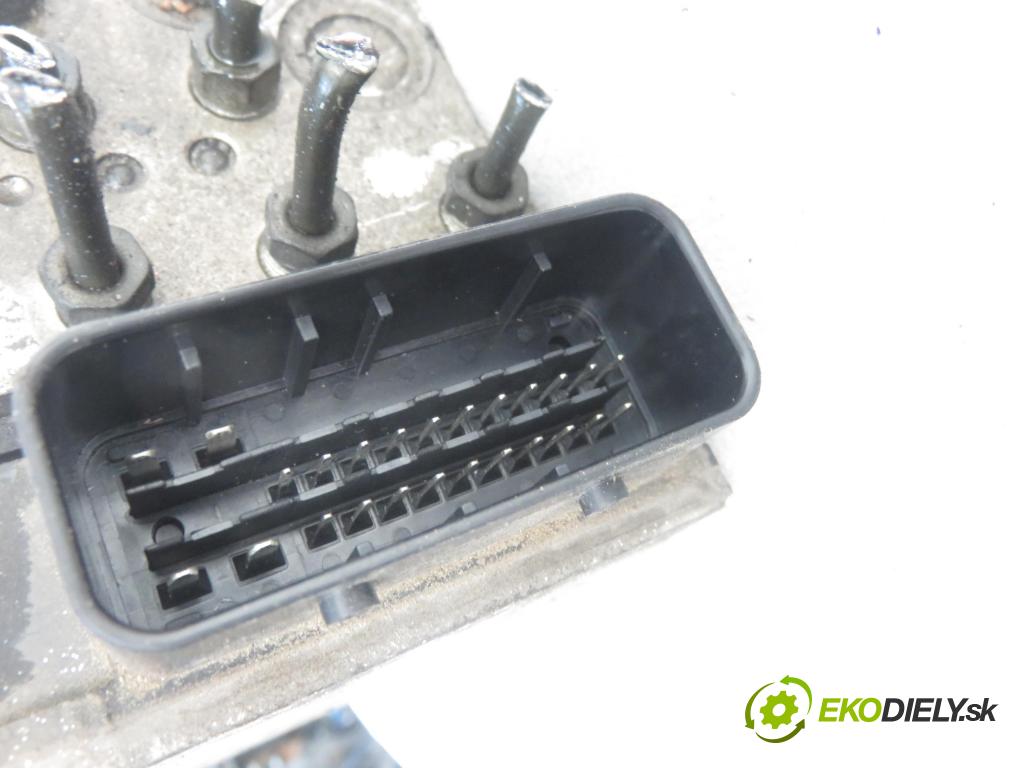 OPEL VECTRA C (Z02) SEDAN 2003 92,00 2.2 DTI 16V 125 - Y 22 DTR 2172,00 Pumpa ABS 13509201 ; 13663901 (Pumpy ABS)