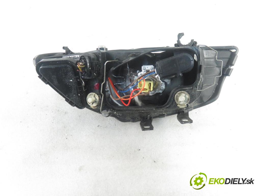 SEAT CORDOBA (6L2) SEDAN 2004 74,00 1.9 TDI - ATD 1896,00 Svetlo LP