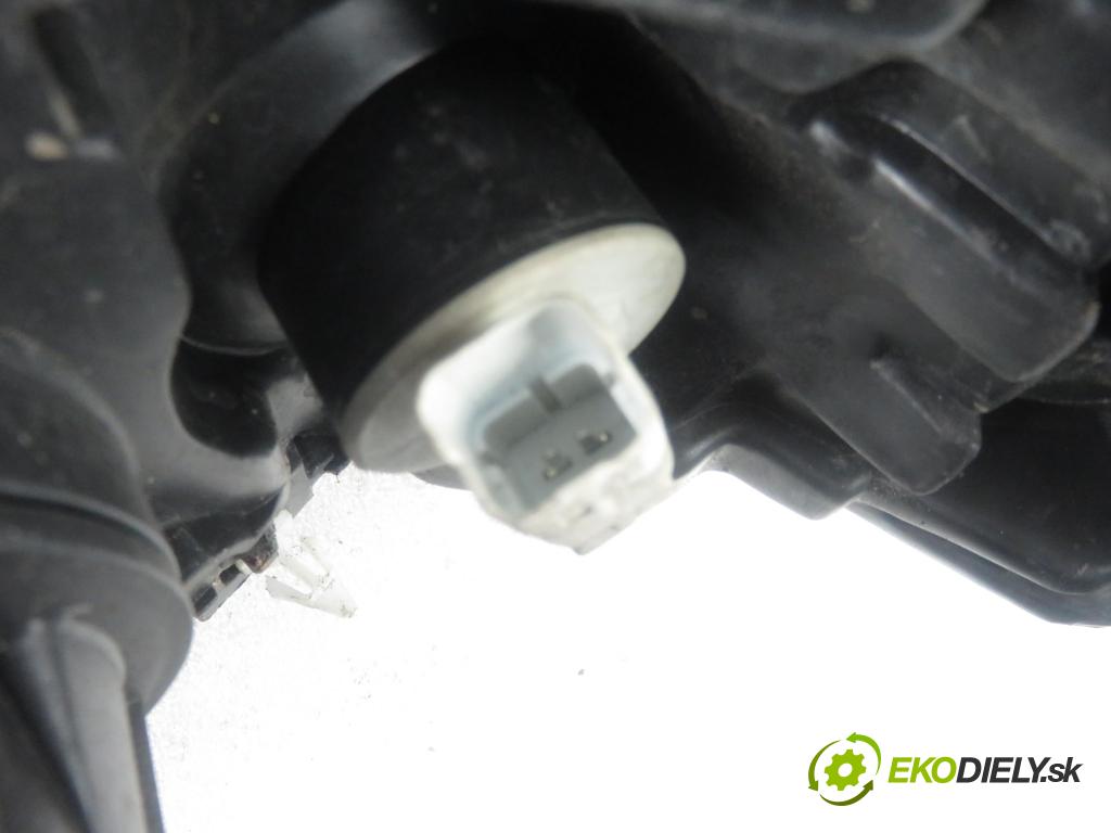 RENAULT LAGUNA II Grandtour (KG0/1_) KOMBI 2001 88,00 1.9 dCi 120 - F9Q 750 1870,00 Svetlo LP