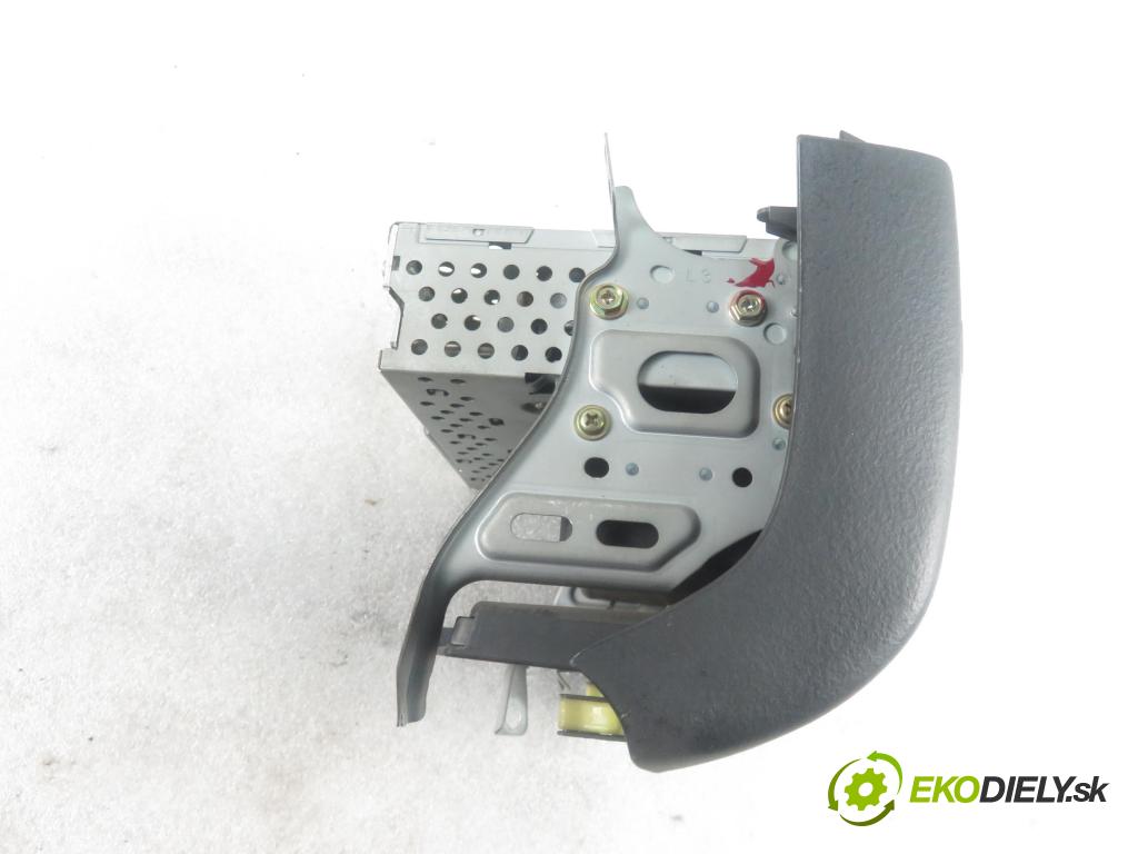 TOYOTA YARIS (_P1_) HB 2003 50,00 1.0 VVT- i 68 - 1SZ-FE 998,00 RADIO Modul 861200D070