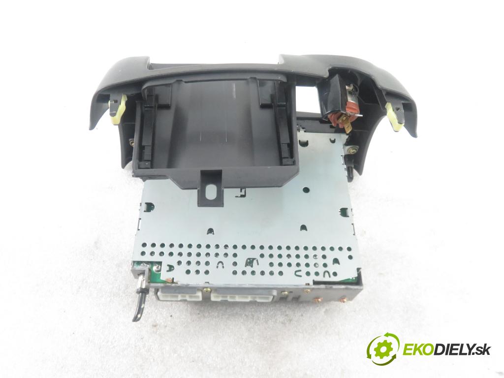 TOYOTA YARIS (_P1_) HB 2001 50,00 1.0 VVT- i 68 - 1SZ-FE 998,00 RADIO CD 8612052030