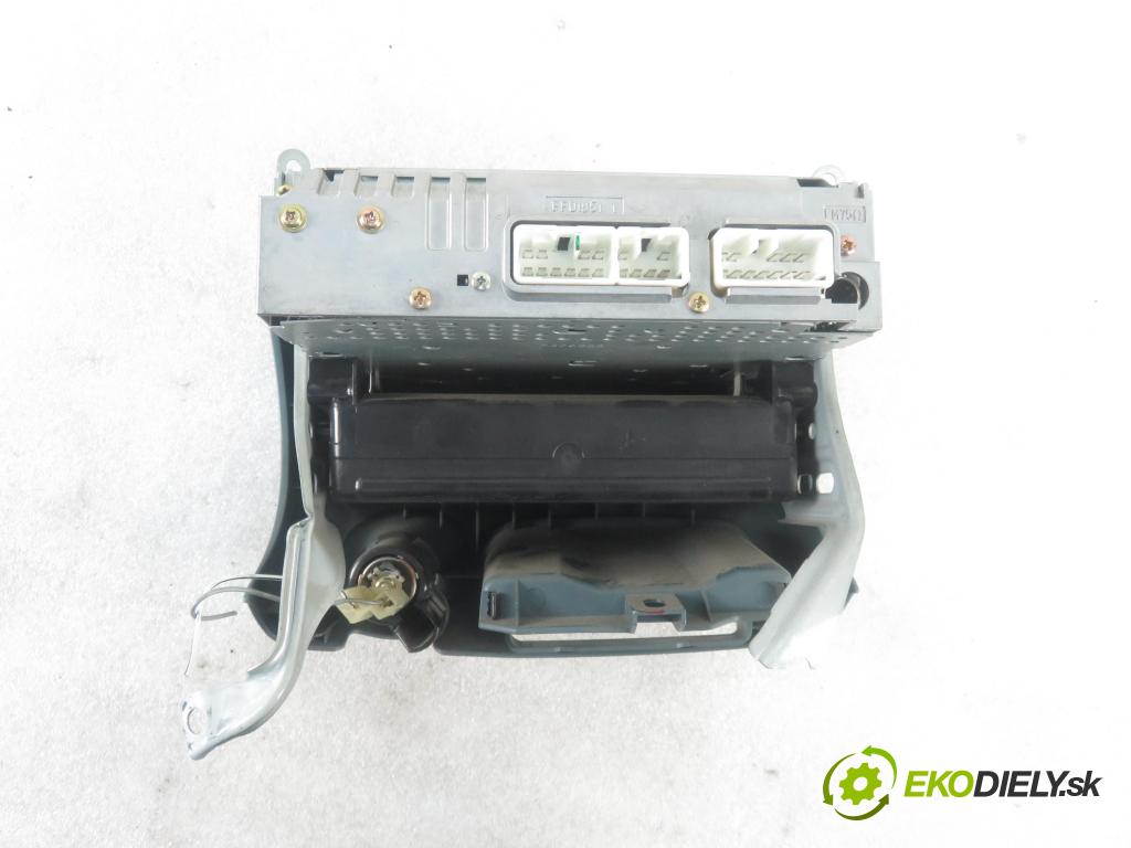 TOYOTA YARIS (_P1_) HB 2002 55,00 1.4 D-4D (NLP10_) - 1ND-TV 1364,00 RADIO 8612052030