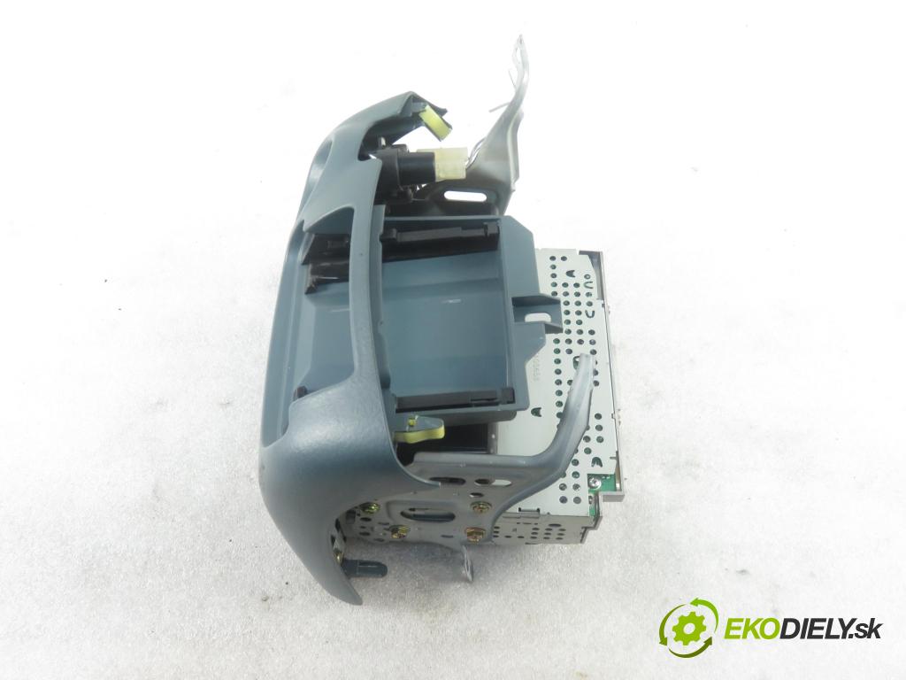 TOYOTA YARIS (_P1_) HB 2002 55,00 1.4 D-4D (NLP10_) - 1ND-TV 1364,00 RADIO 8612052030