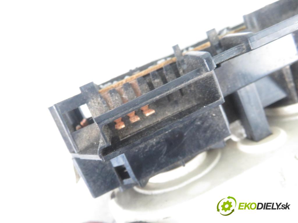 MERCEDES-BENZ SPRINTER 3-t Platforma / Podwozie (903) KABINA/PLATFORMA 1996 58,00 308 D 2.3 79 - OM 601.943 2299,00 Panel topení 122489582000
