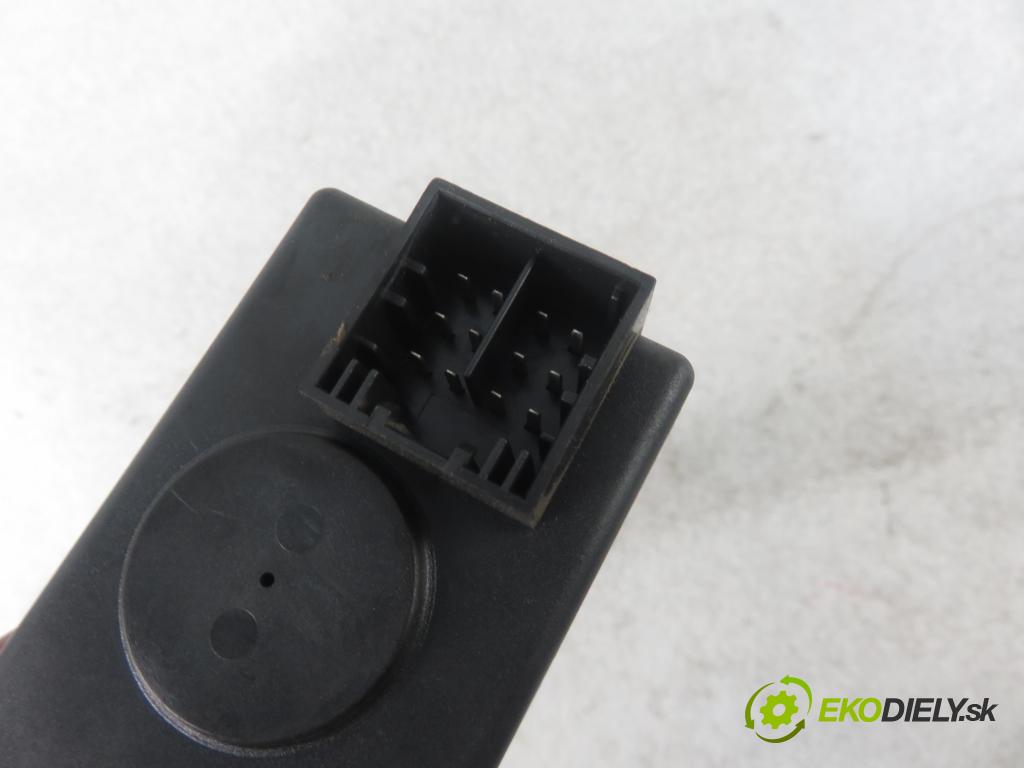 VW TOUAREG (7LA, 7L6, 7L7) SUV 2005 165,00 3.0 V6 TDI 224 - BKS 2967,00 spinačka 3D0905865E ; 33300101 (Spínacie skrinky a kľúče)