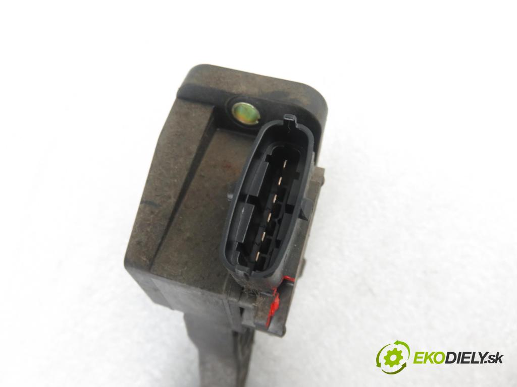 NISSAN TERRANO II (R20) TERENOWY 2002 92,00 2.7 TDi 4WD 125 - TD27TI 2664,00 Potenciometer plynu 0281002591 ; 180022X800 (Pedále)