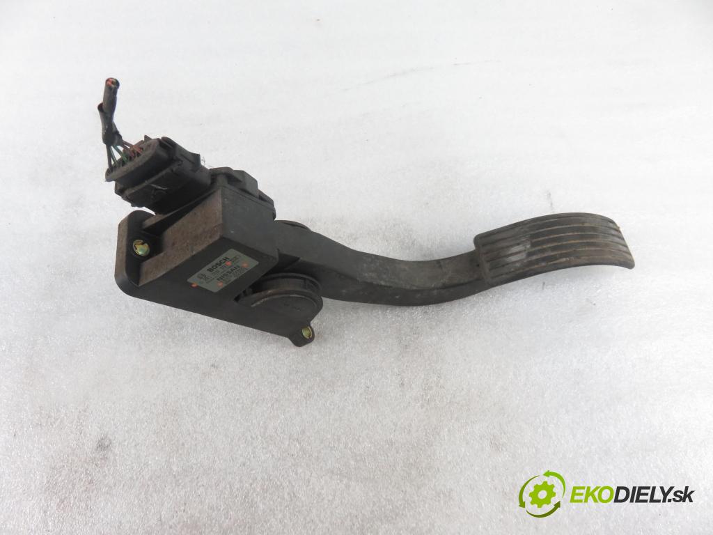 NISSAN TERRANO II (R20) TERENOWY 2002 92,00 2.7 TDi 4WD 125 - TD27TI 2664,00 Potenciometer plynu 0281002591 ; 180022X800 (Pedále)