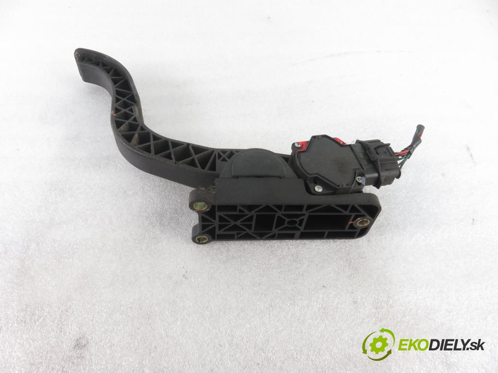 NISSAN TERRANO II (R20) TERENOWY 2002 92,00 2.7 TDi 4WD 125 - TD27TI 2664,00 Potenciometer plynu 0281002591 ; 180022X800 (Pedále)