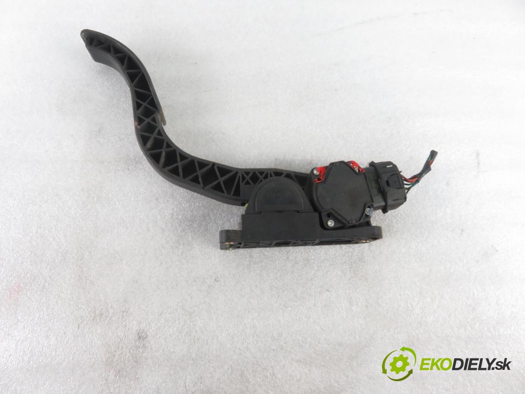 NISSAN TERRANO II (R20) TERENOWY 2002 92,00 2.7 TDi 4WD 125 - TD27TI 2664,00 Potenciometer plynu 0281002591 ; 180022X800 (Pedále)