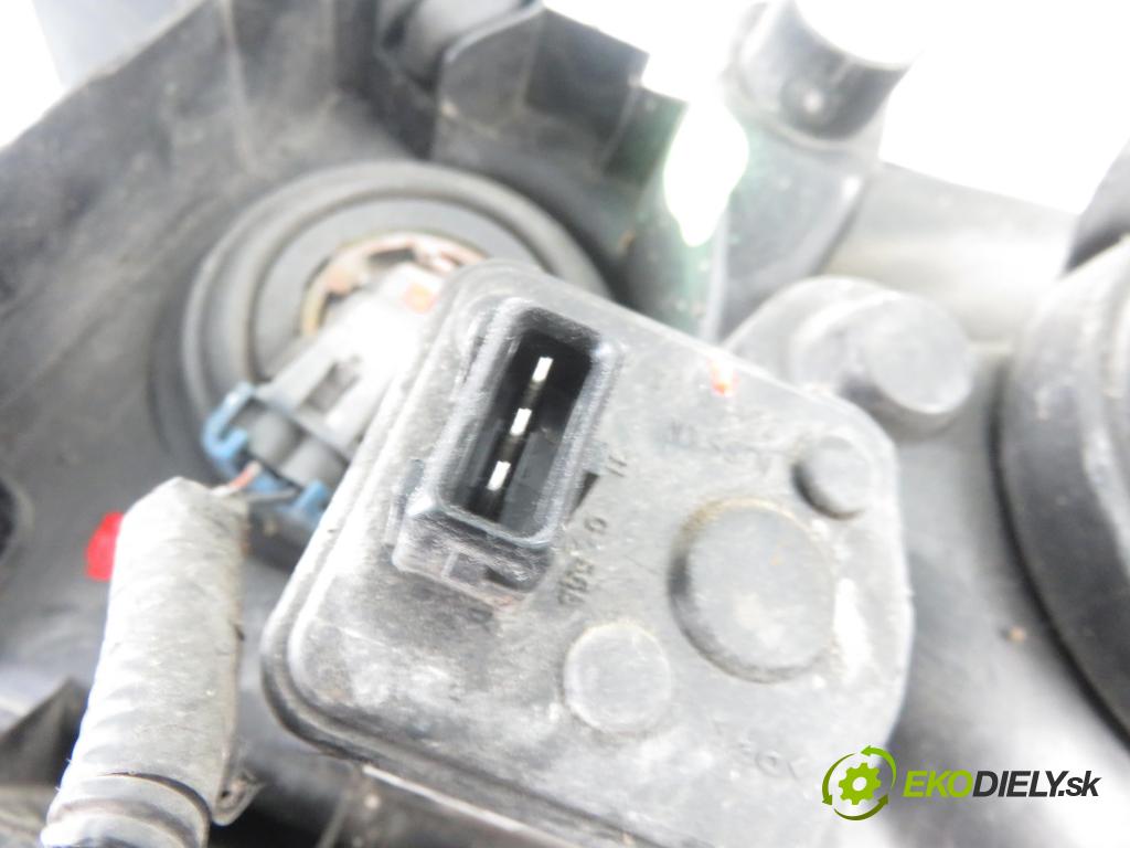 NISSAN TERRANO II (R20) TERENOWY 2002 92,00 2.7 TDi 4WD 125 - TD27TI 2664,00 Svetlo PP
