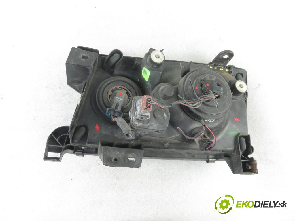 NISSAN TERRANO II (R20) TERENOWY 2002 92,00 2.7 TDi 4WD 125 - TD27TI 2664,00 Svetlo PP