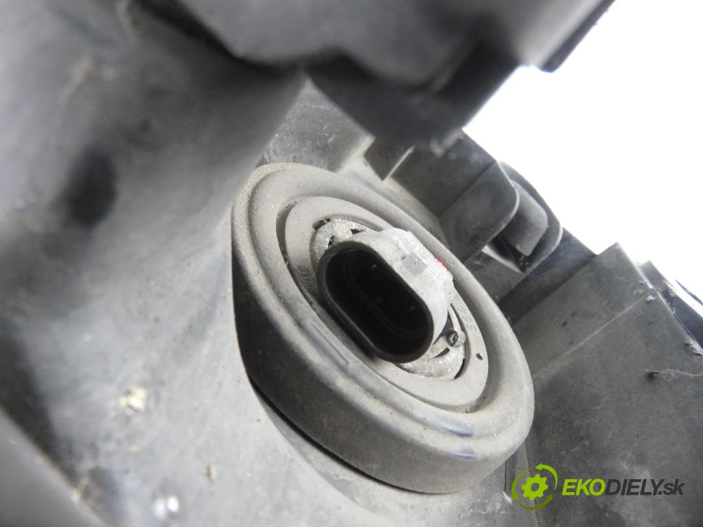 NISSAN TERRANO II (R20) TERENOWY 2002 92,00 2.7 TDi 4WD 125 - TD27TI 2664,00 Svetlo LP 
