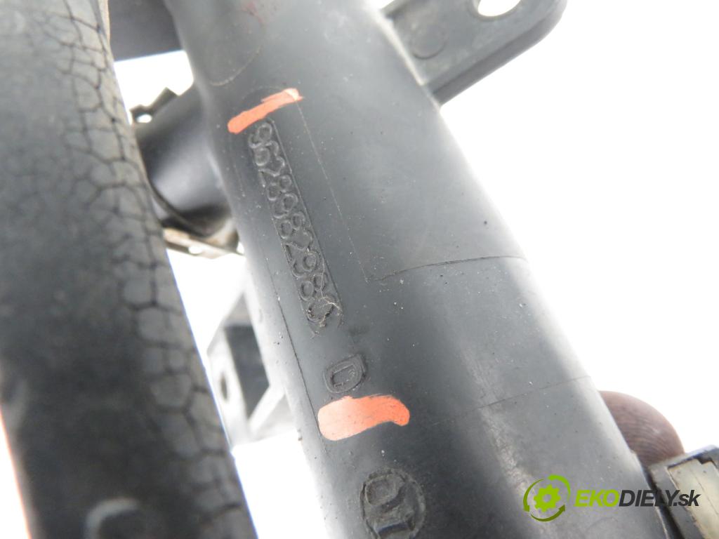 PEUGEOT 206 liftback (2A/C) HB 2003 440,00 1.1 i - HFX (TU1JP) 1124,00 Lišta vstrekovacia 9628982980C ; 9638128080 (Vstrekovacie lišty)