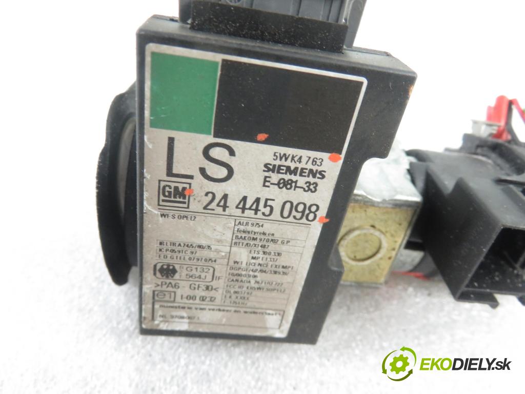 OPEL VECTRA B (J96) SEDAN 2001 85,00 1.8 i 16V - X 18 XE1 1796,00 spinačka 24445098 ; 5WK4763 (Spínacie skrinky a kľúče)