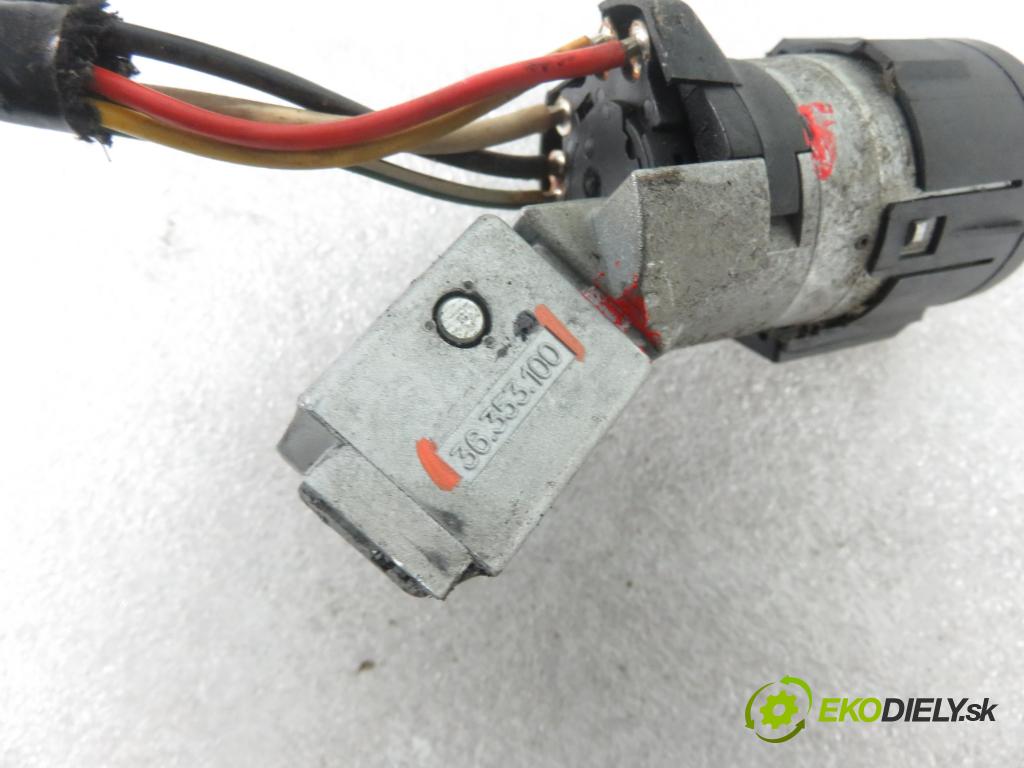 PEUGEOT 307 SW (3H) KOMBI 2003 79,00 2.0 HDI 110 - RHS 1997,00 spinačka 9648445180 ; 36353100 (Spínacie skrinky a kľúče)