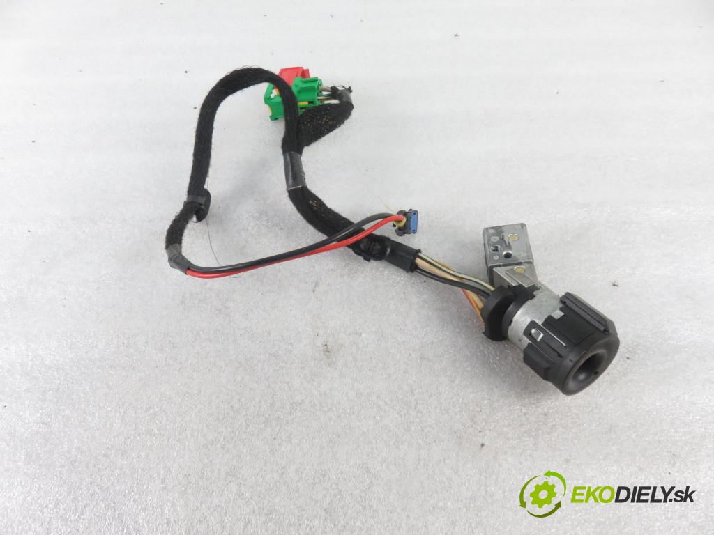 PEUGEOT 307 SW (3H) KOMBI 2003 79,00 2.0 HDI 110 - RHS 1997,00 spinačka 9648445180 ; 36353100 (Spínacie skrinky a kľúče)