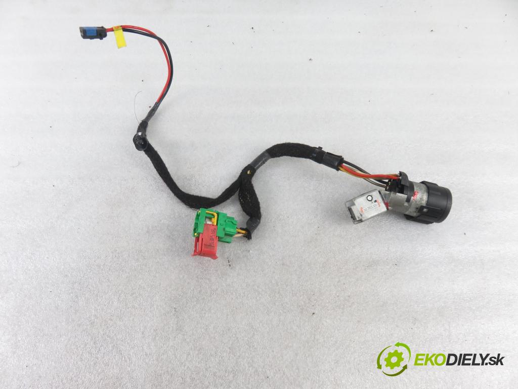 PEUGEOT 307 SW (3H) KOMBI 2003 79,00 2.0 HDI 110 - RHS 1997,00 spinačka 9648445180 ; 36353100 (Spínacie skrinky a kľúče)