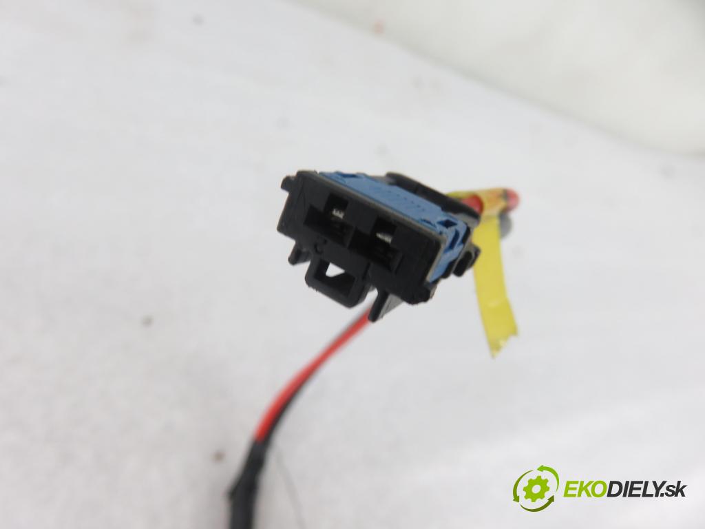 PEUGEOT 307 SW (3H) KOMBI 2003 79,00 2.0 HDI 110 - RHS 1997,00 spinačka 9648445180 ; 36353100 (Spínacie skrinky a kľúče)