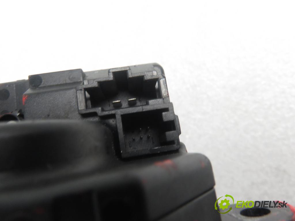 AUDI A6 (4F2, C6) SEDAN 2005 132,00 2.7 TDI 180 - BPP 2698,00 spinačka 4F0910131 (Spínacie skrinky a kľúče)