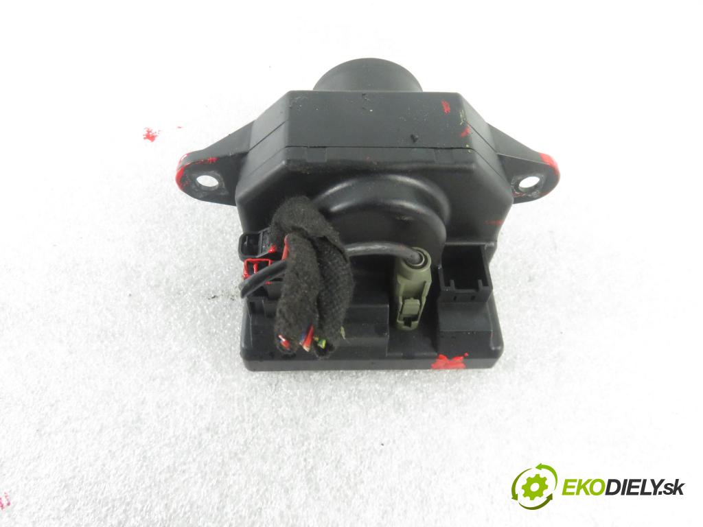 AUDI A6 (4F2, C6) SEDAN 2005 132,00 2.7 TDI 180 - BPP 2698,00 spinačka 4F0910131 (Spínacie skrinky a kľúče)