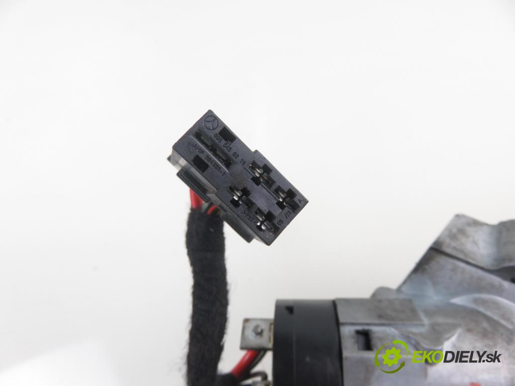 MERCEDES-BENZ SPRINTER 3-t Platforma / Podwozie (903) KABINA/PLATFORMA 1996 58,00 308 D 2.3 79 - OM 601.943 2299,00 spinačka 0005458108 (Spínacie skrinky a kľúče)