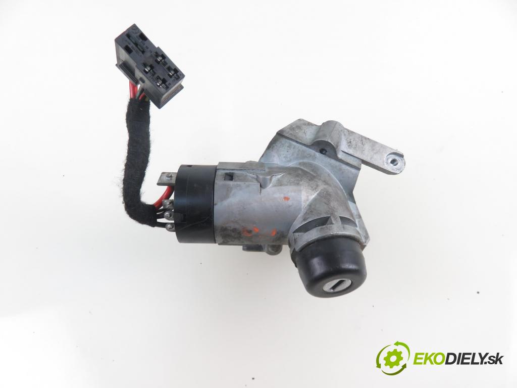 MERCEDES-BENZ SPRINTER 3-t Platforma / Podwozie (903) KABINA/PLATFORMA 1996 58,00 308 D 2.3 79 - OM 601.943 2299,00 spinačka 0005458108 (Spínacie skrinky a kľúče)