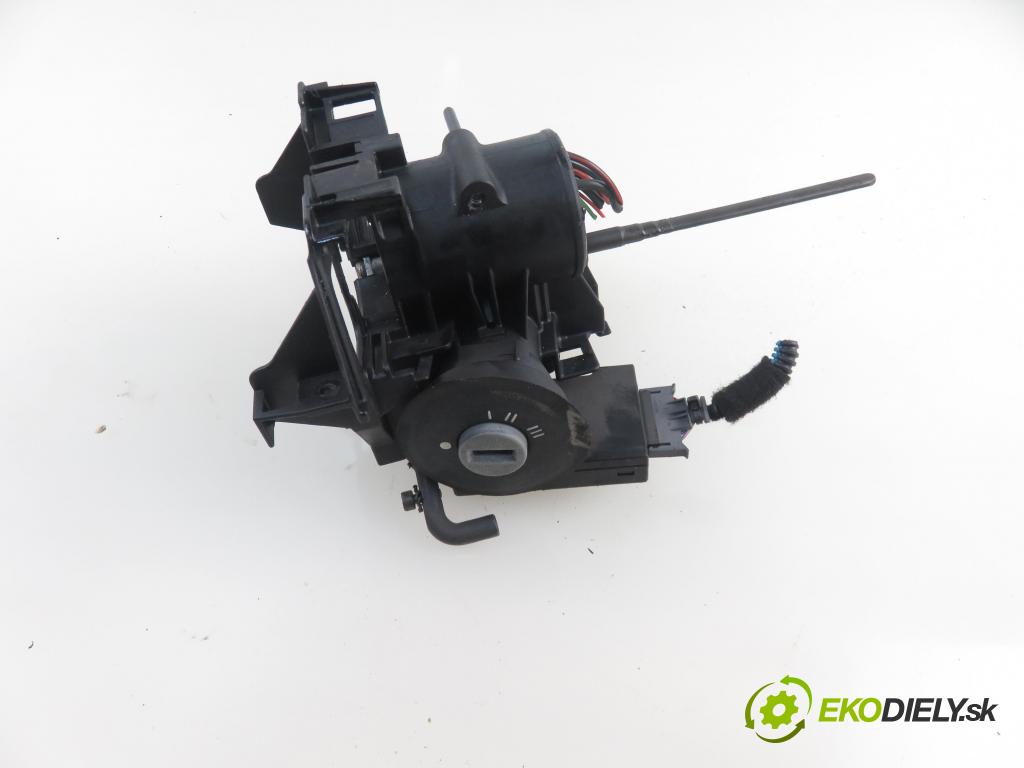 OPEL ASTRA G Kombi (T98) KOMBI 2000 100,00 2.0 16V - X 20 XEV 1998,00 spinačka 09131781 ; 5WK4763 (Spínacia skrinka a kľúč)
