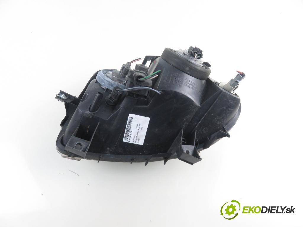 RENAULT CLIO II (BB_, CB_) HB 2000 70,00 1.4 16V 95 - K4J 712 1390,00 Svetlo PP