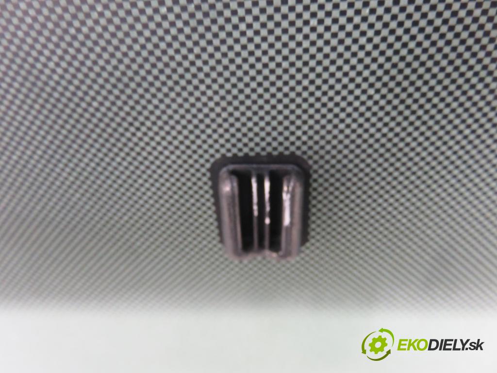 DACIA SANDERO II HB 2015 55,00 1.2 75 - D4F 732 1149,00 Okno čelná