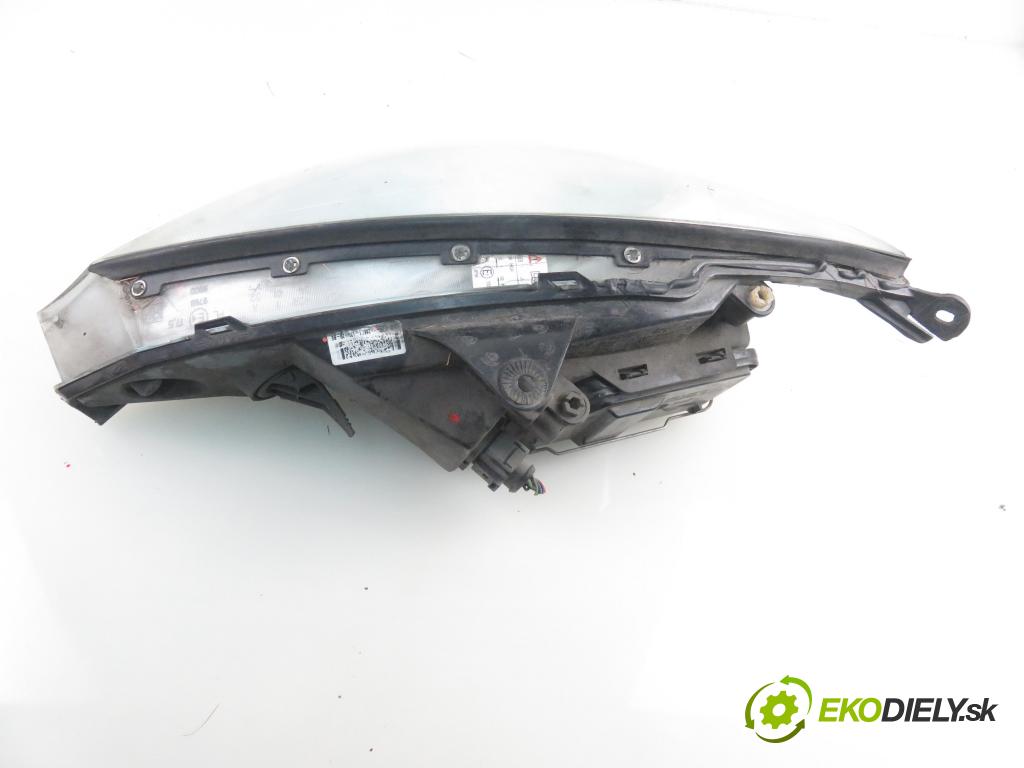 FORD FOCUS (DAW, DBW) HB 2003 74,00 1.6 16V 100 - FYDA 1596,00 Svetlo PP 2M5113W029BE