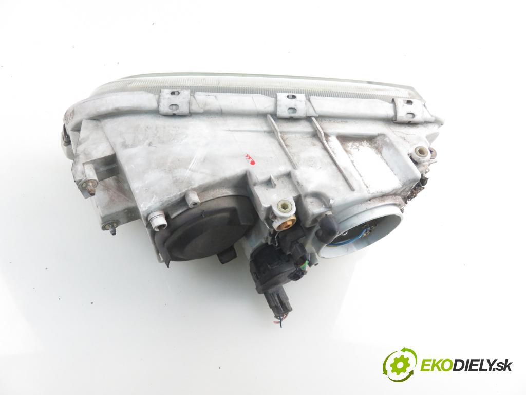 VOLVO V40 Kombi (645) KOMBI 2000 80,00 1.6 - B 4164 S2 1587,00 Svetlo PP