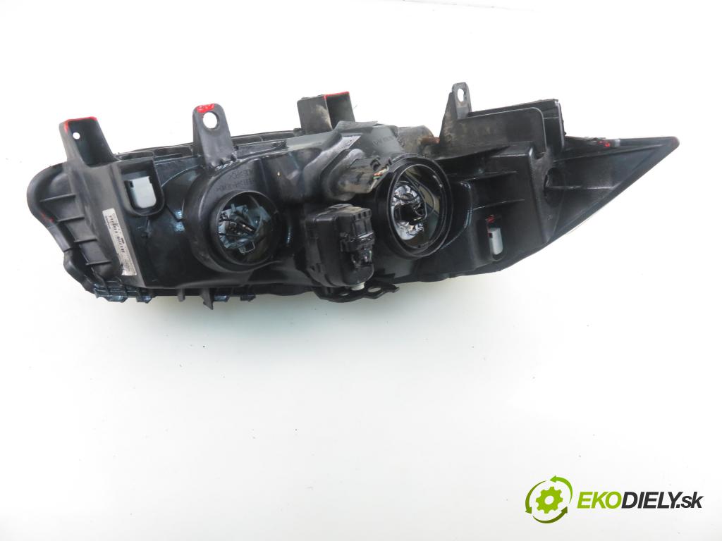 RENAULT MEGANE II (BM0/1_, CM0/1_) HB 2004 72,00 1.4 16V (BM0B, CM0B) - K4J 730 1390,00 Svetlo LP
