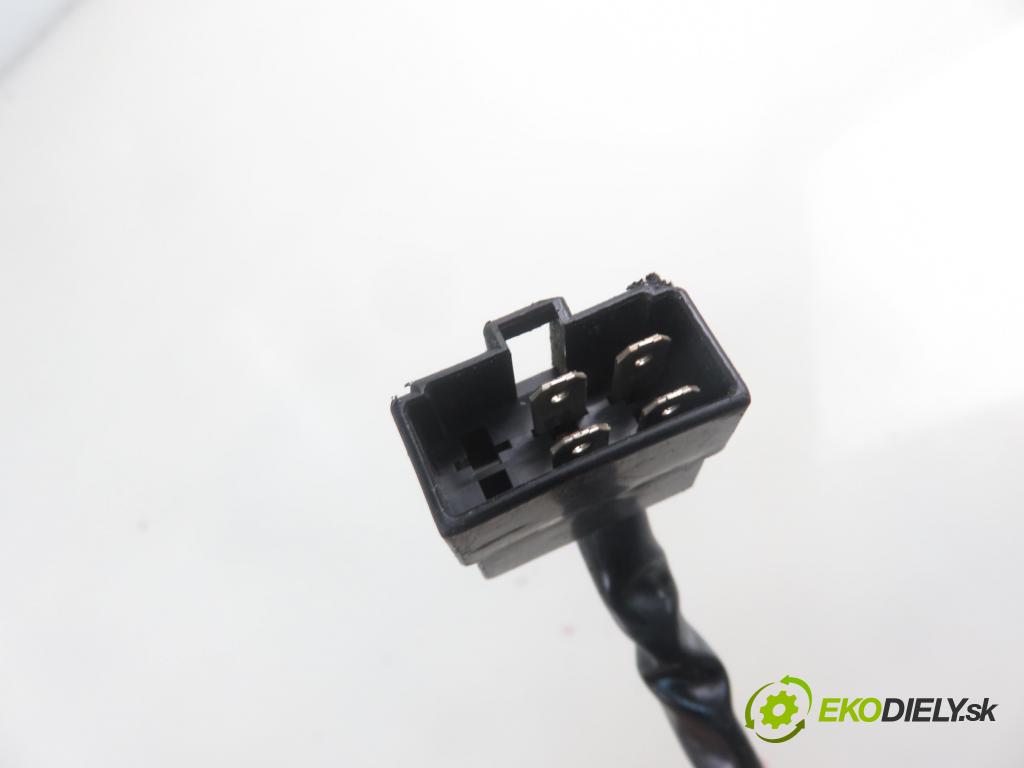 SUBARU IMPREZA Kombi (GF) KOMBI 1996 0,00 2.0 i AWD - EJ20E 1994,00 spinačka  (Spínacie skrinky a kľúče)