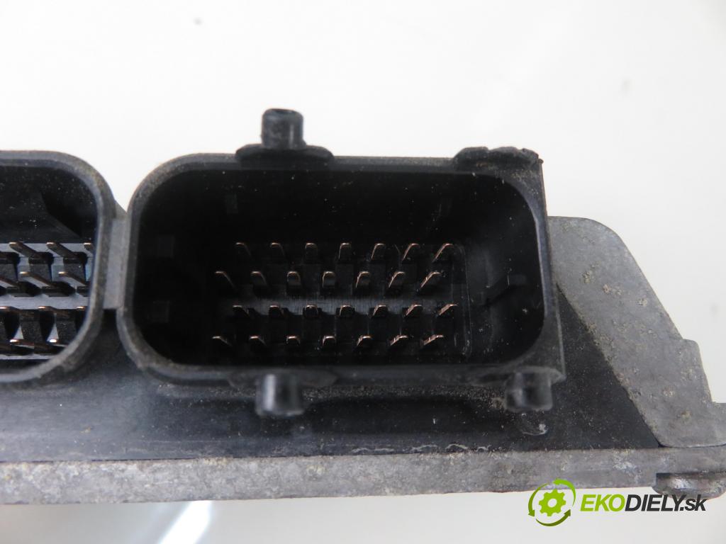 AUDI A3 (8L1) HB 1997 74,00 1.6 - AKL 1595,00 Riadiaca jednotka Motor 06A906019D ; 5WP4193