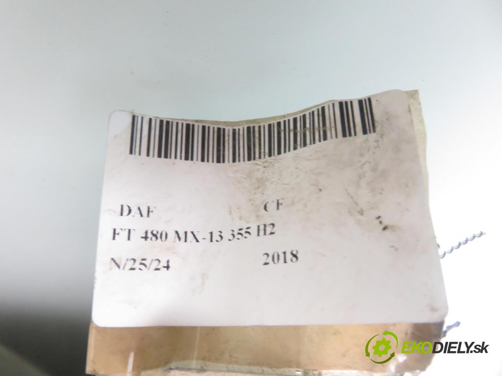 DAF CF CIĄGNIK SIODŁOWY 2018 355,00 FT 480 MX-13 355 H2 12902,00 chladič klimatizácie 2015914 ; Z3816003 (Chladiče klimatizácie)