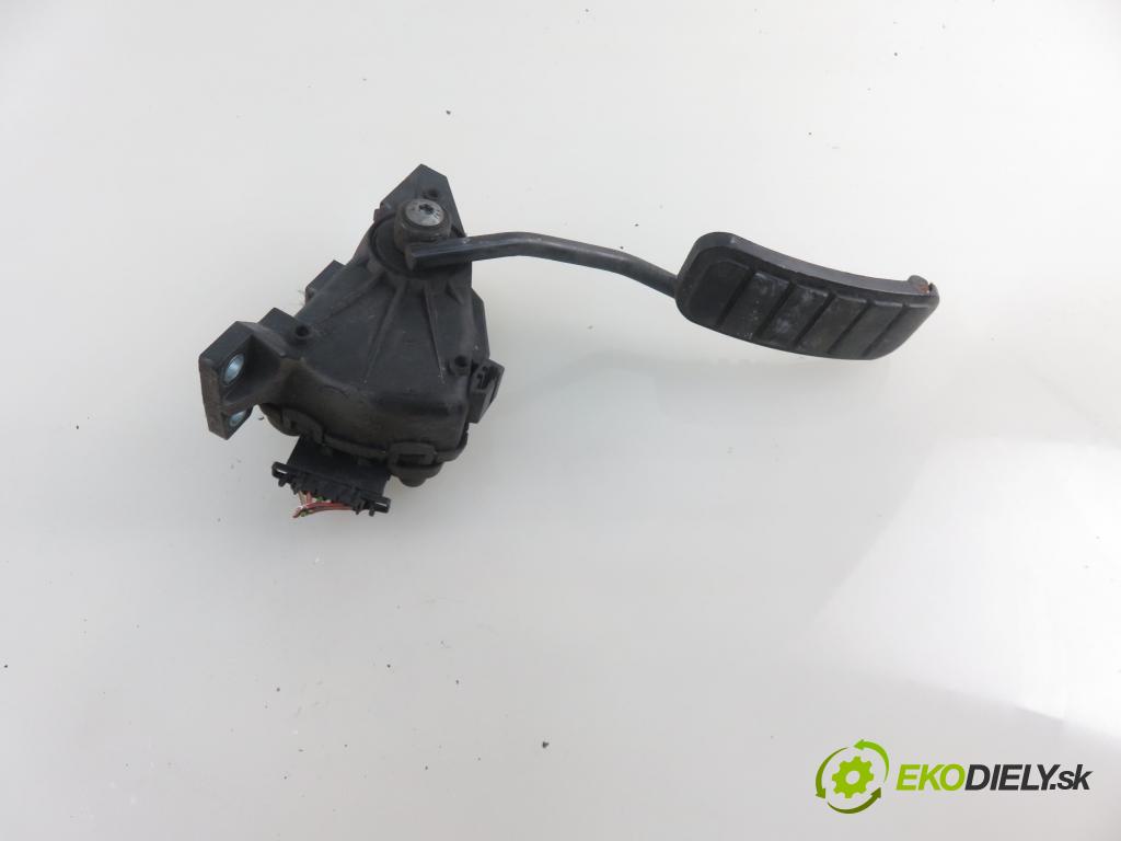 RENAULT MASTER II Autobus (JD) BUS 2006 0,00 2.5 dCi 100 (JDCV) - G9U 754 2464,00 Potenciometer plynu 8200313107 ; 6PV00811905 (Pedále)