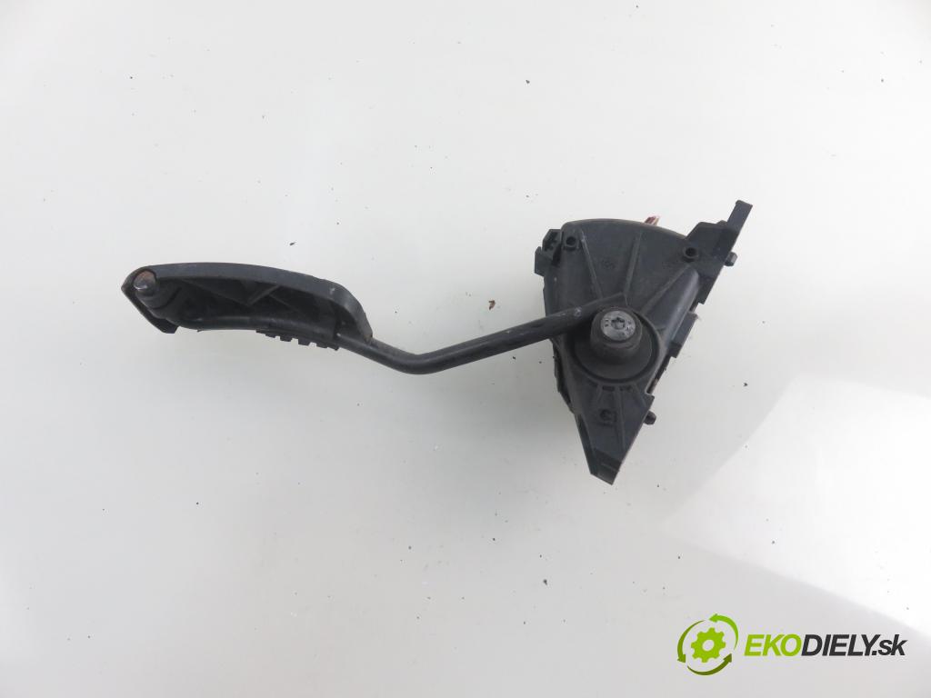 RENAULT MASTER II Autobus (JD) BUS 2006 0,00 2.5 dCi 100 (JDCV) - G9U 754 2464,00 Potenciometer plynu 8200313107 ; 6PV00811905 (Pedále)