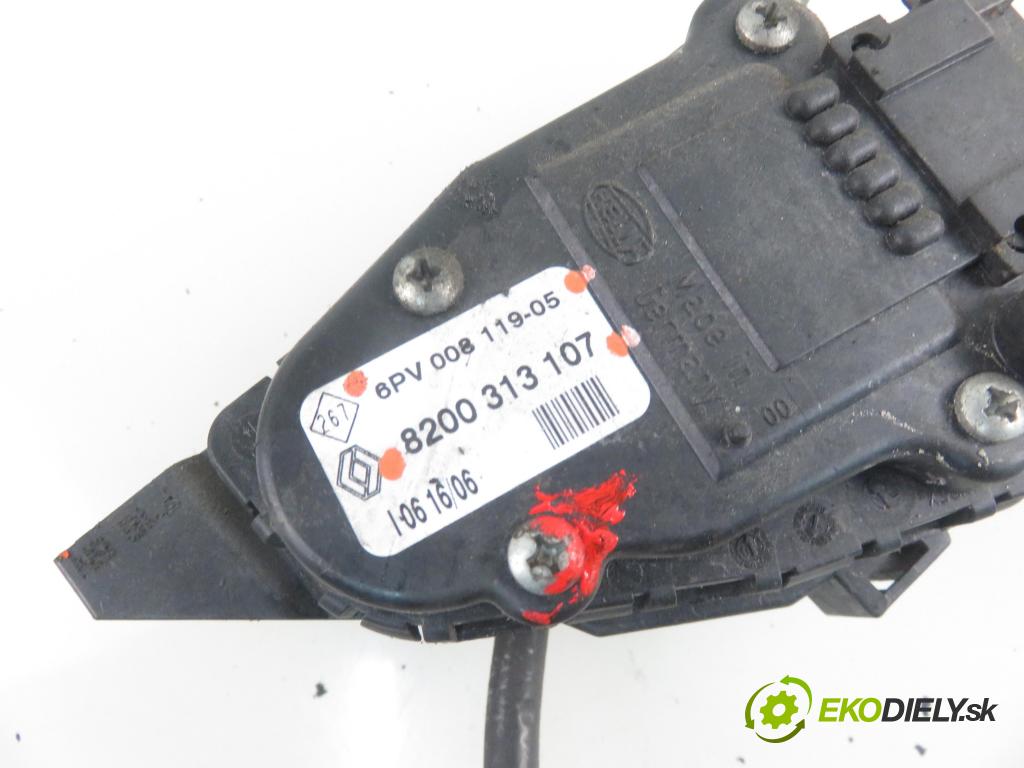 RENAULT MASTER II Autobus (JD) BUS 2006 0,00 2.5 dCi 100 (JDCV) - G9U 754 2464,00 Potenciometer plynu 8200313107 ; 6PV00811905 (Pedále)