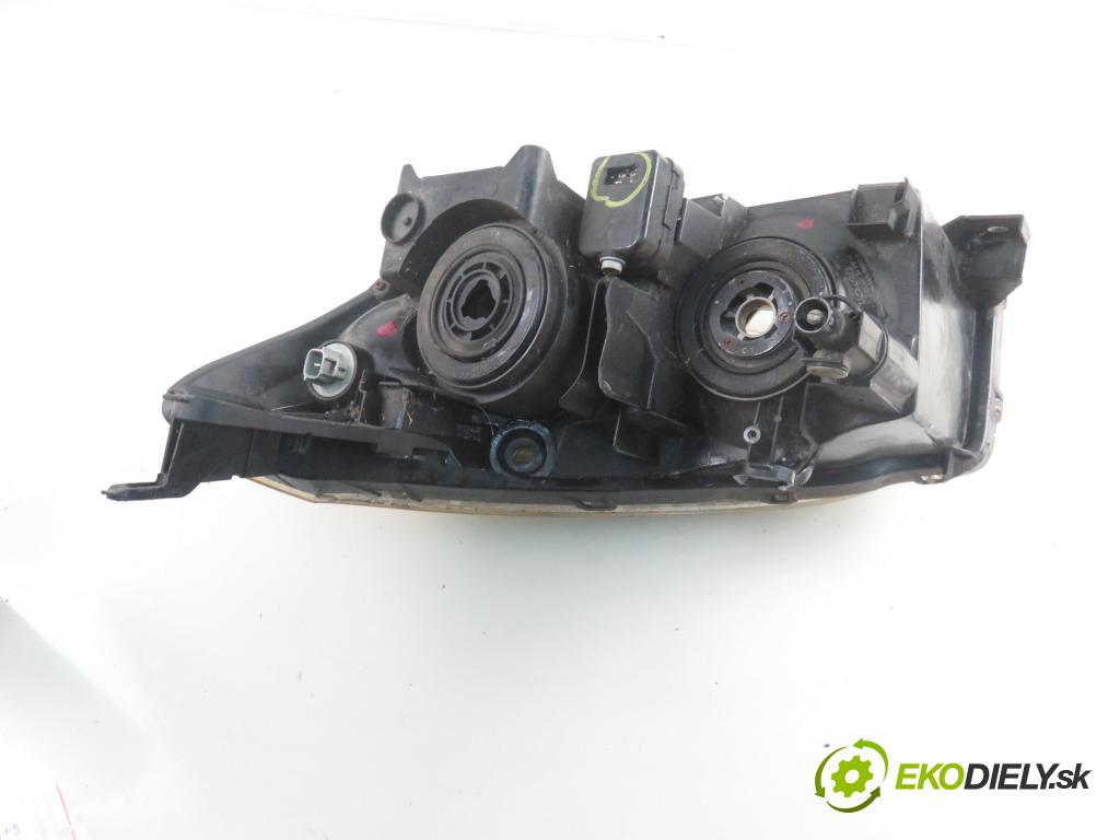 TOYOTA RAV 4 III (_A3_) SUV 2006 130,00 2.2 D 4WD 177 - 2AD-FHV 2231,00 světlo PP