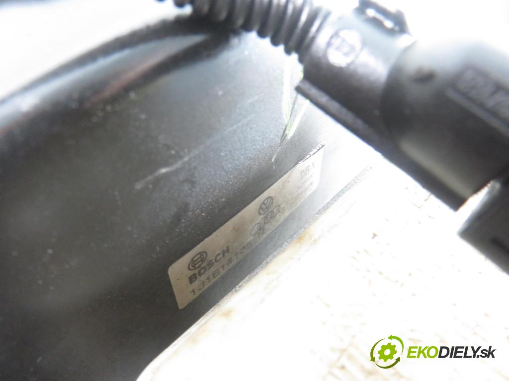 VW BORA (1J2) SEDAN 2001 77,00 1.6 16V - AZD 1598,00 Posilovač 1J1614105N (Servočerpadlá, pumpy riadenia)