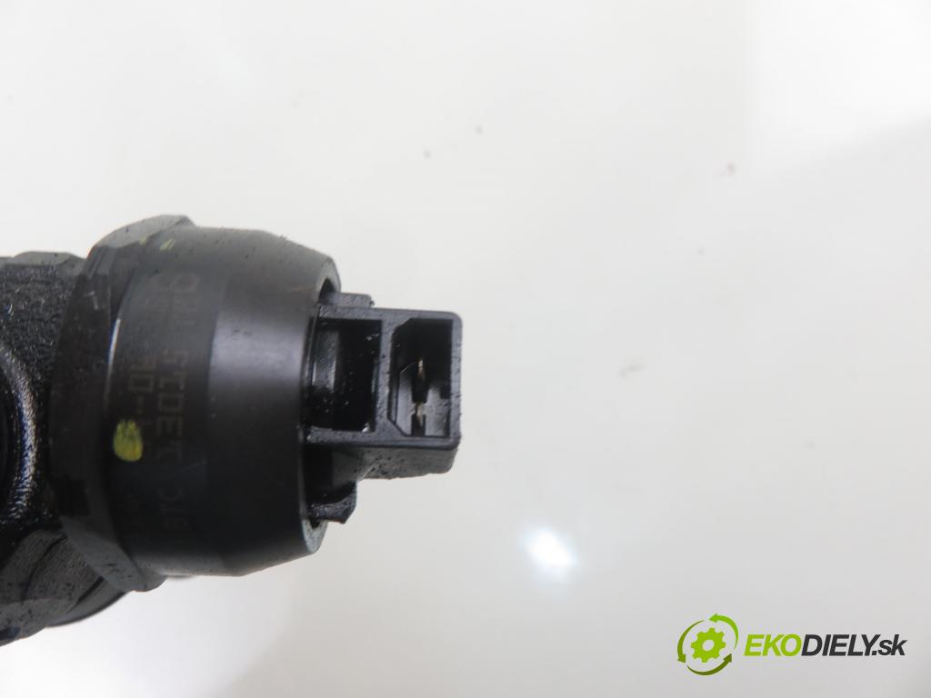 VW TOURAN (1T1, 1T2) MINIVAN 2005 77,00 1.9 TDI - BKC 1896,00 Vstrekovač 038130073AG ; 0414720215 (Vstrekovače)