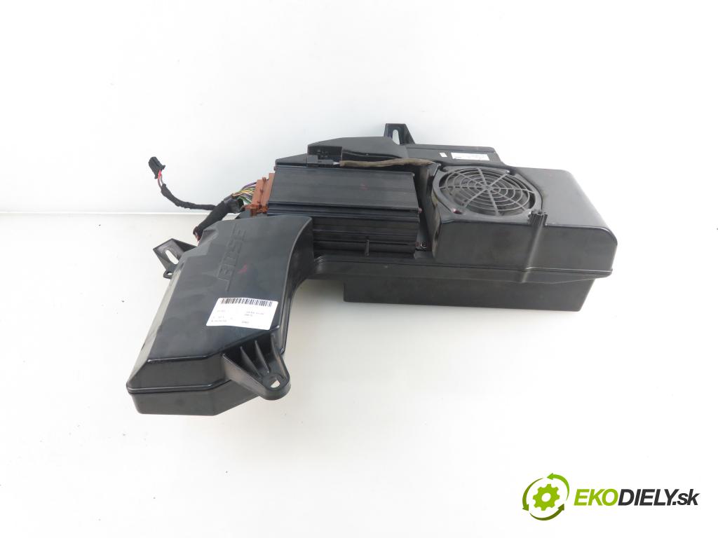 AUDI A4 Avant (8E5, B6) KOMBI 2002 96,00 2 - ALT 1984,00 subwoofer 8E9035382A (Audio zariadenia)