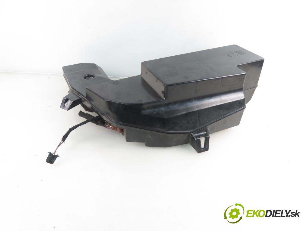 AUDI A4 Avant (8E5, B6) KOMBI 2002 96,00 2 - ALT 1984,00 subwoofer 8E9035382A (Audio zariadenia)