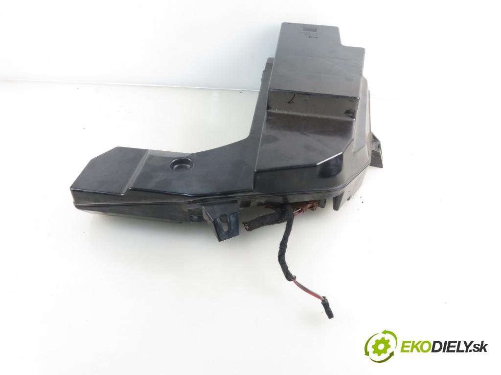 AUDI A4 Avant (8E5, B6) KOMBI 2002 96,00 2 - ALT 1984,00 subwoofer 8E9035382A (Audio zariadenia)