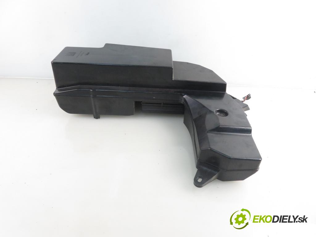 AUDI A4 Avant (8E5, B6) KOMBI 2002 96,00 2 - ALT 1984,00 subwoofer 8E9035382A (Audio zariadenia)