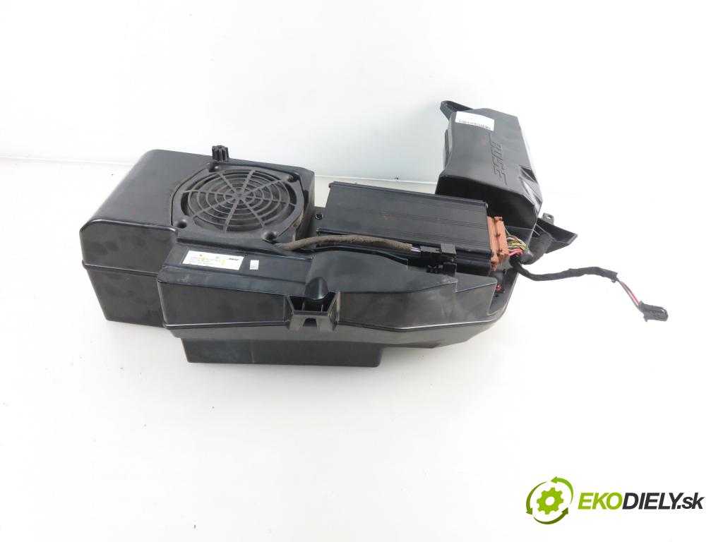 AUDI A4 Avant (8E5, B6) KOMBI 2002 96,00 2 - ALT 1984,00 subwoofer 8E9035382A (Audio zariadenia)