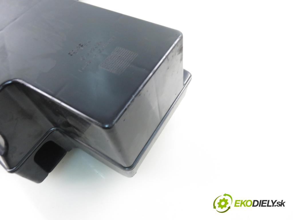 AUDI A4 Avant (8E5, B6) KOMBI 2002 96,00 2 - ALT 1984,00 subwoofer 8E9035382A (Audio zariadenia)