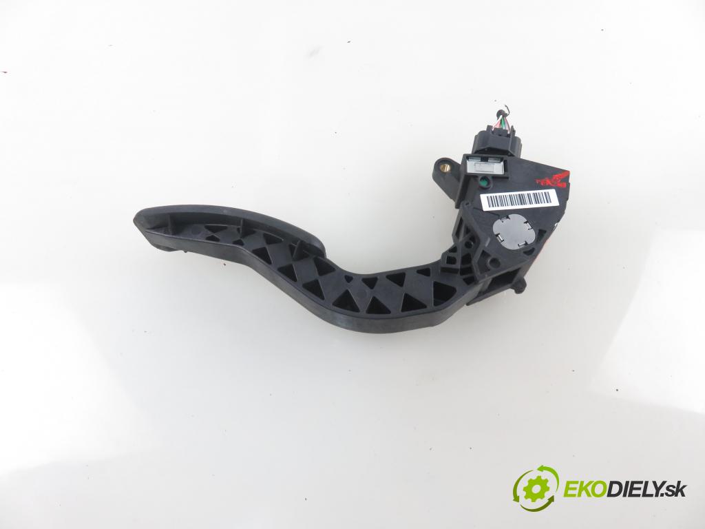 RENAULT SCENIC III (JZ0/1_) MINIVAN 2010 103,00 2.0 16V (JZ0G, JZ0P, JZ1E, JZ1P) - M4R 713 1997,00 Potenciometer plynu 180020024R (Pedále)