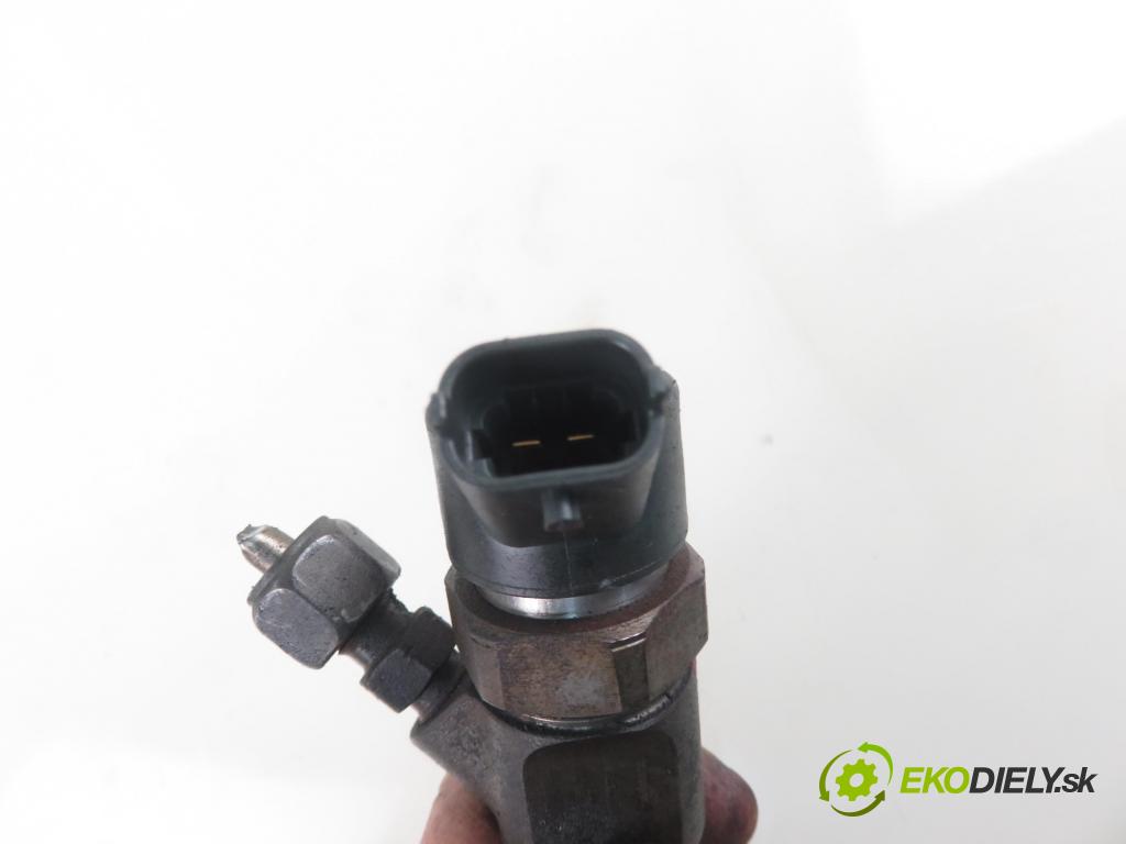 NISSAN PRIMERA (P12) LIFTBACK 2005 85,00 1.9 dCi - F9Q 1870,00 vstřikovač 8200100272 ; 0445110110B (Vstřikovače)